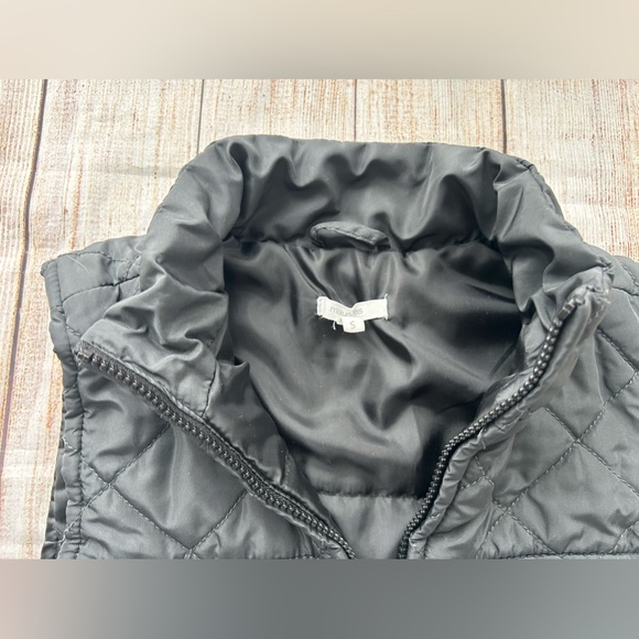 Maurice’s Black/White Flannel Print Full Zip Vest - Picture 4 of 5